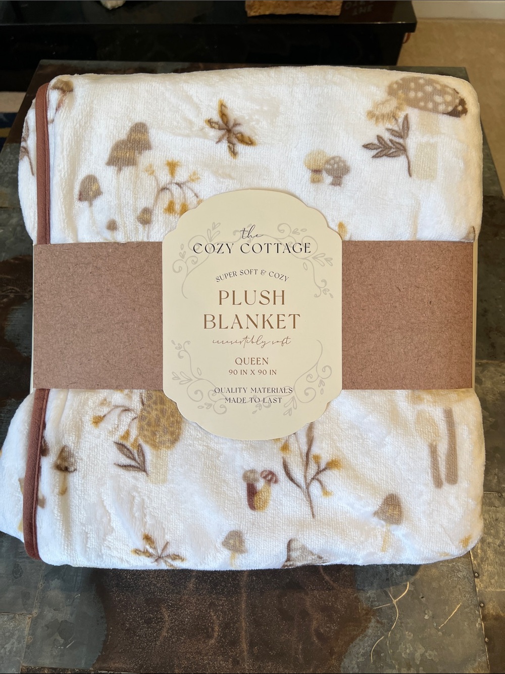 Queen Plush Blanket - Cream Mushroom Pattern